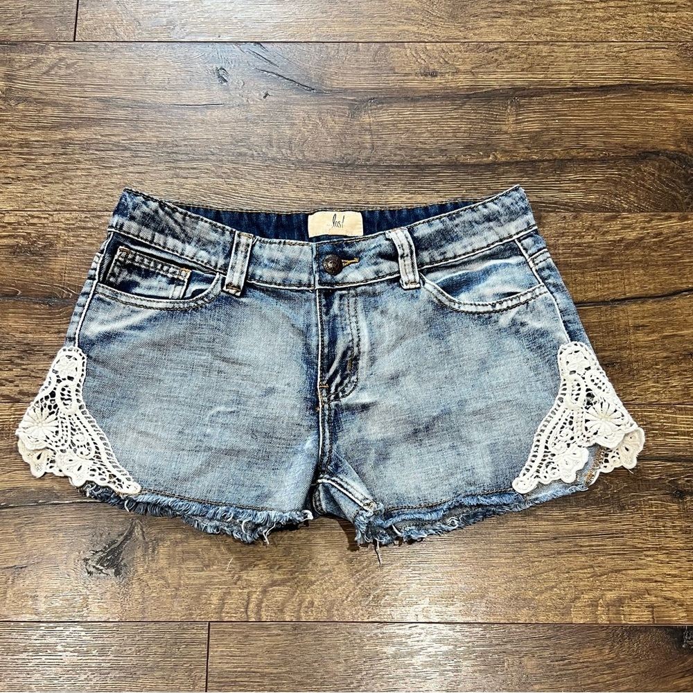Lost Brand Denim Lace Crochet Accent Trim Women's Shorts Size 28